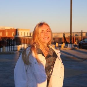 Meet your Posher, Emily